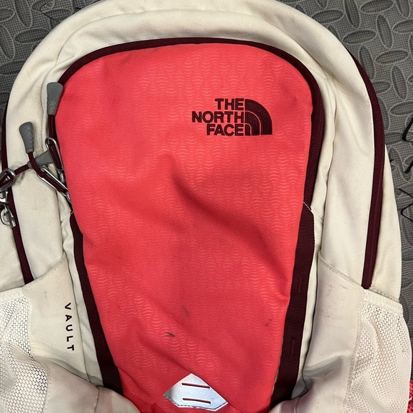 The North Face Vault Backpack - Picture 2 of 9